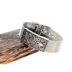 Marcasite Center Piece  Silvertone Mesh Buckle Band Designer Style Bracelet